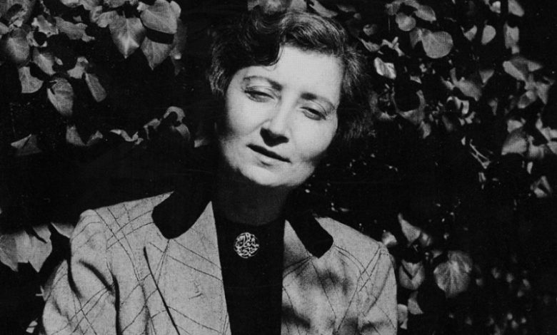 Samiha Ayverdi Siyah Beyaz
