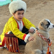Turkmen Cocuk ve Alabay Kopegi Turkmen Cocuk ve Alabay Kopegi