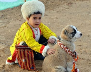 Turkmen Cocuk ve Alabay Kopegi