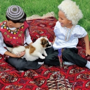 Turkmen Cocuklar ve Alabay Kopegi Turkmen Cocuklar ve Alabay Kopegi