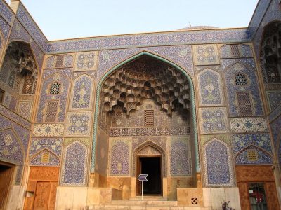 Mescid i Imam Camii girisinde ogleden sonra gunesi Isfahan Iran