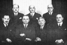 1920’ler – Kafkas ve Türk halklarının liderleri. Soldan sağa, (oturan) Memmed Girey Sunsh, Cafer Seydamet, Ayaz İshaki, Memmed Emin Resulzade – (ayakta) Mustafa Çokay, Mustafa Vekilov, Tausultan Shakman.